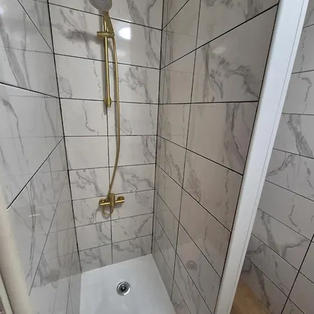 Iago ,gare Et Aeroport A Proximite *