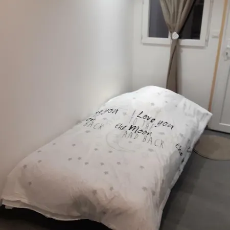 Iago ,gare Et Aeroport A Proximite בווה