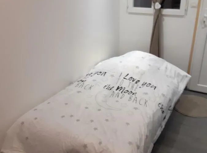 Iago ,gare Et Aeroport A Proximite Beauvais